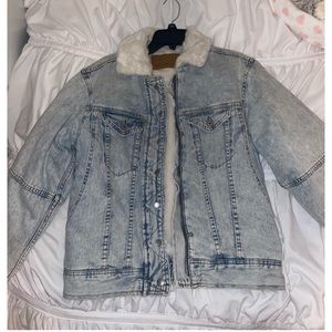 acid wash furry jean jacket 💙 very warm size small from American Eagle